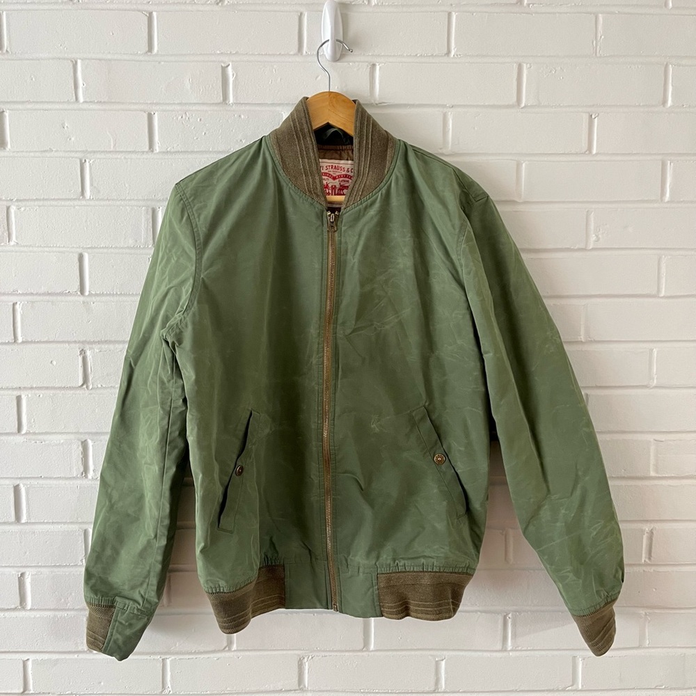 Levi’s Thermore Insulated Bomber Jacket, Olive green, Men’s size Medium.